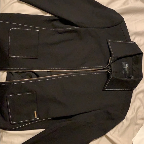 Tahari Jackets & Blazers - Tahari size 6 black jacket with front pockets